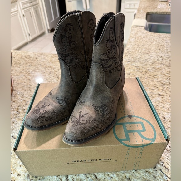 Roper Short Stuff Classic Cowgirl Western Boots Booties Brown Faux Leather 7.5 B - Picture 1 of 16